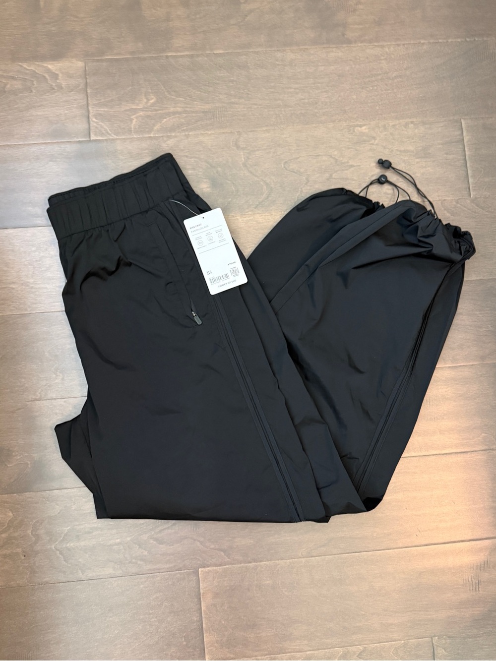 NWT Athleta Women’s Black Rise Pants Water Repellent Draw String Bottoms Medium